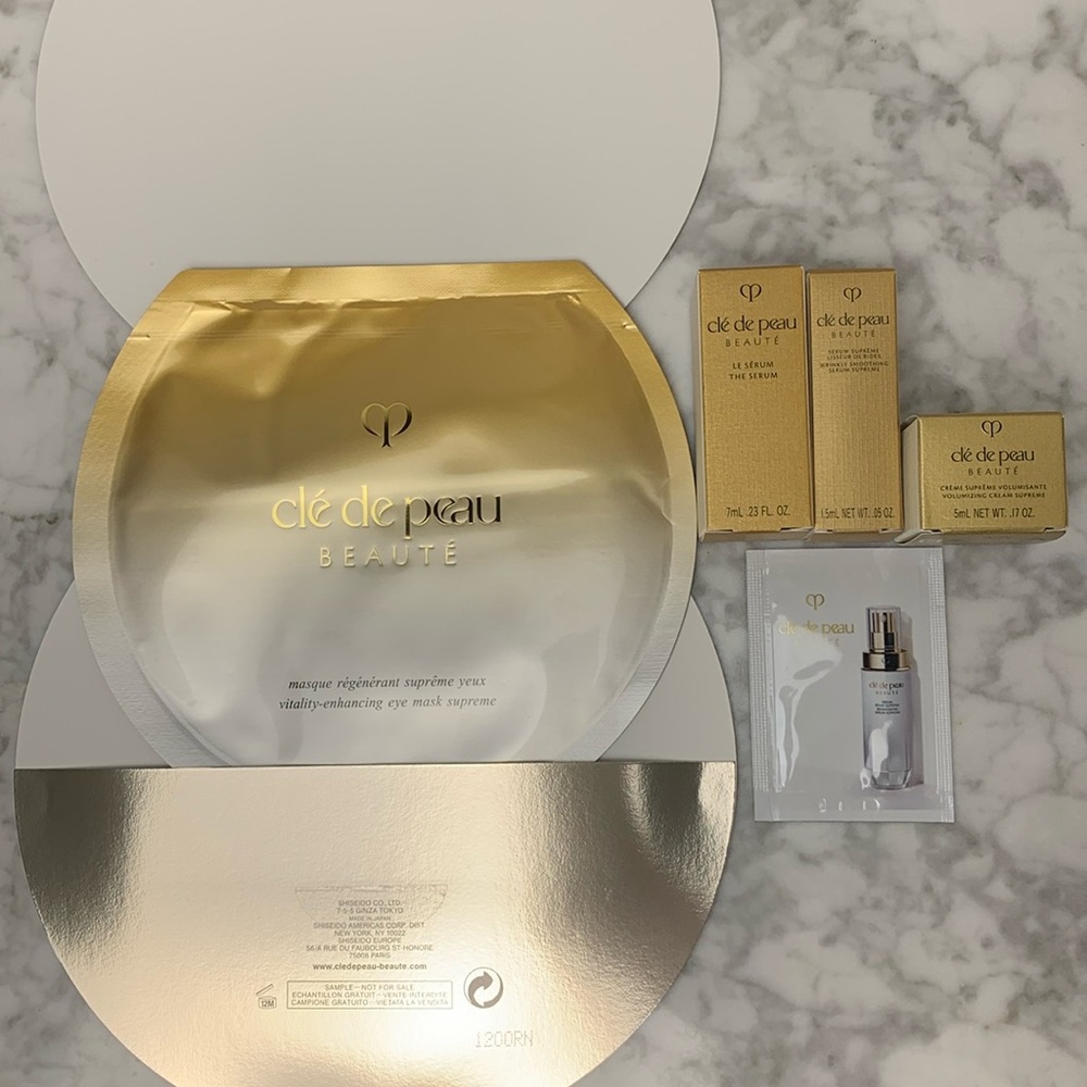 Donated. clé de peau BEAUTÉ Deluxe samples from the SUPREME COLLECTION.